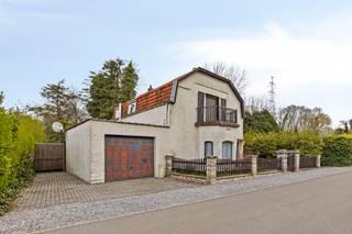 Looking for peace, space, and endless potential? This charming countryside home, set on a beautiful plot of no less than 33a26ca, offers a...