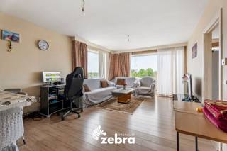 Dit licht op te frissen appartement met twee slaapkamers is gelegen op een vlot bereikbare locatie te Roeselare.Diverse winkels, bakker(s),...