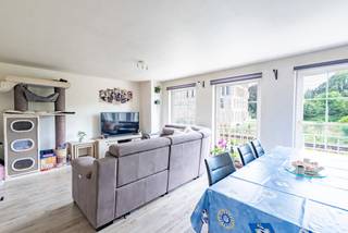 2-slaapkamer appartement met terras te Mol.

Op zoek naar een centraal gelegen appartement met alle voorzieningen binnen handbereik? Dit appartement op de eerste verdieping combineert comfortabele ruimtes met een gunstige ligging in Mol.

De indeling biedt een ruime living met eetkamer, een functionele keuken met aanpalende berging, twee slaapkamers, een badkamer met douche in bad, een apart toilet en een terras aan de achterzijde waar je in alle rust kan genieten.

Dankzij de centrale ligging bevinden winkels, horeca en openbaar vervoer zich op wandelafstand. Ideaal voor eigen bewoning of als interessante investering!

Interesse? Contacteer ons voor een bezichtiging en ontdek zelf de troeven van dit appartement!
Vermelde afmetingen/oppervlakten zijn indicatief. Oppervlakten conform EPC.