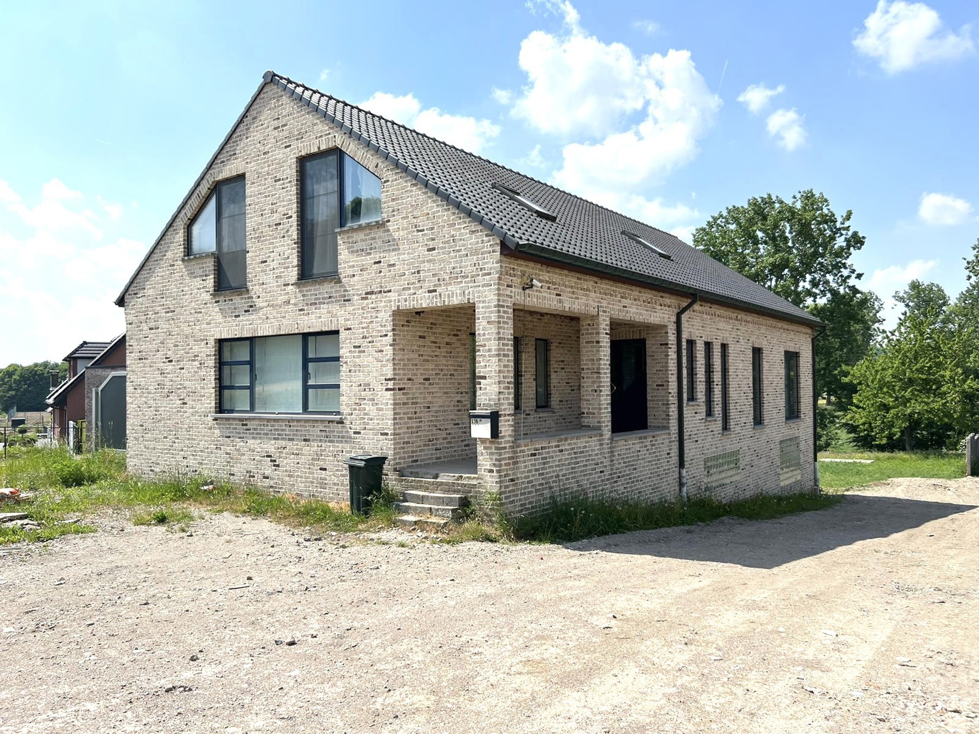 SOLIDE WONING met PRACHTIG ZICHT achteraan en VEEL POTENTIEEL!!! - foto 1