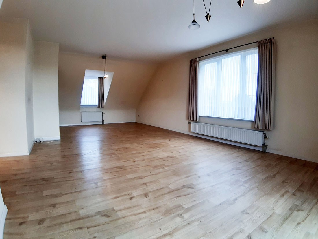 Ruim appartement op de 2de verdieping te Achel - foto 5