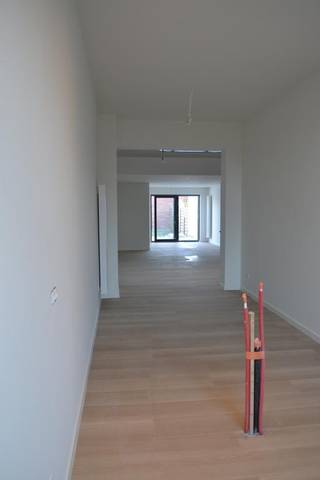 <p>Deze gerenoveerde woning is gelegen in de Bosstraat in hartje Lier, heeft een bewoonbare oppervlakte van 140 vierkante meter en heeft een warm en uitnodigend karakter. De woning omvat een grote leefruimte met open keuken, drie slaapkamers, berging, gastentoilet, terras en tuin. De badkamer, ontworpen voor dagelijks gemak, geeft een gevoel van rust en functionaliteit. De gezellige stadstuin is zuid-gericht. Deze woning, omringd door de vriendelijke sfeer van Lier, biedt niet alleen een thuis, maar ook de vrijheid om uw persoonlijke stempel er op te drukken. Het karakter van de buurt en de nabijheid van voorzieningen maakt dit huis tot een aantrekkelijke keuze voor alle soort gezinnen. Er is voldoende parkeergelegenheid in de directe omgeving. Indien gewenst kan er een garage bij aangekocht worden. Kom gerust eens langs om de mogelijkheden van dit aantrekkelijke pand te ontdekken.<br /><br />Voor meer informatie en/of het maken van een afspraak; patrik@ampvastgoed.be en/of 0465/00.40.45</p>
