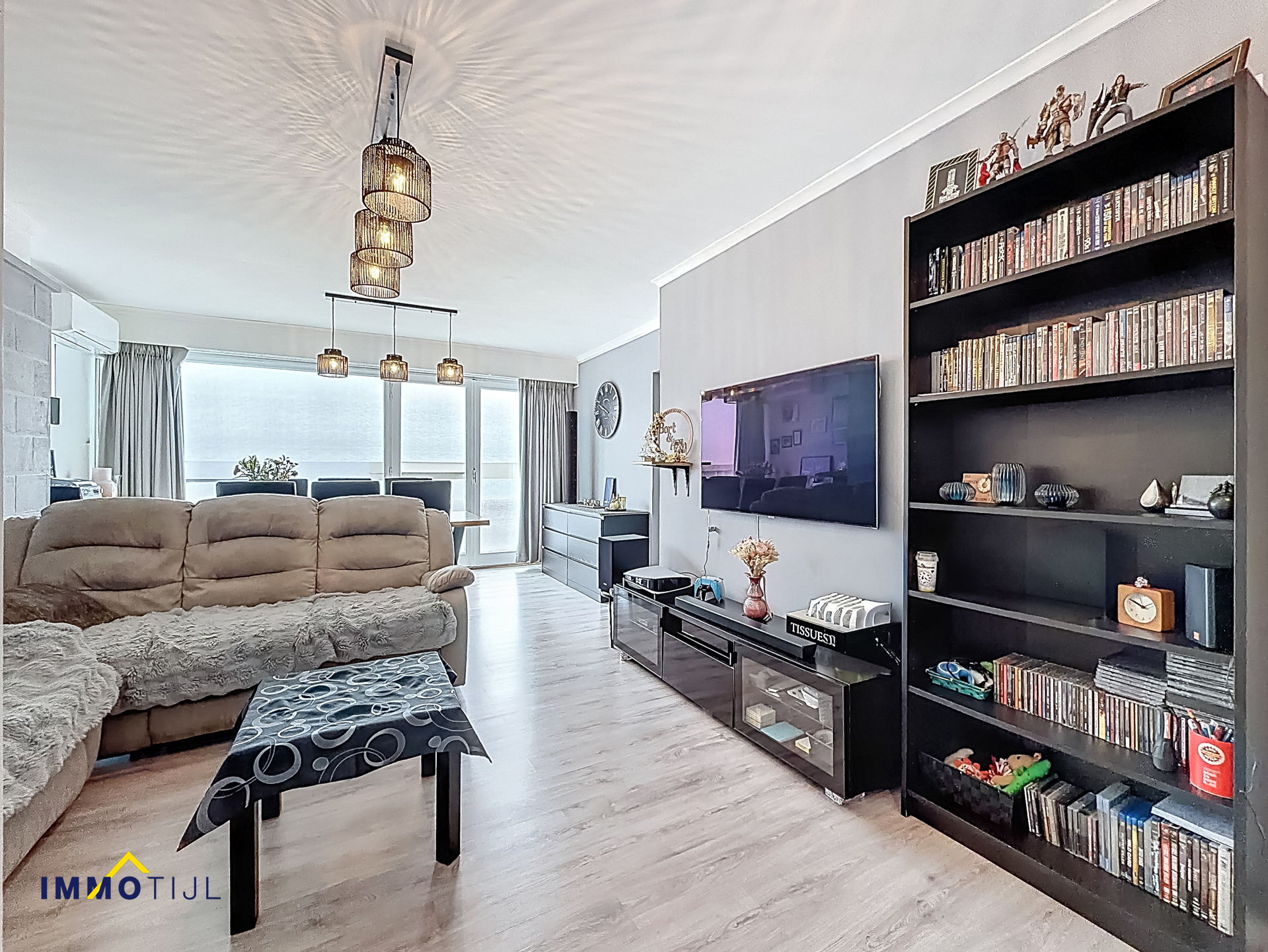 Centraal gelegen 2-slaapkamerappartement met terras! - foto 3