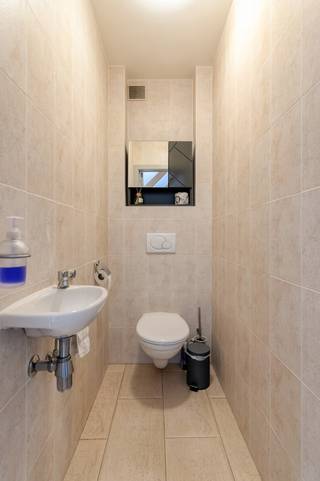 Ligging: zeer rustig gelegen in een doodlopende, kindvriendelijke verkaveling, nabij het centrum van Vosselaar, nabij winkels, openbaar vervoer en...