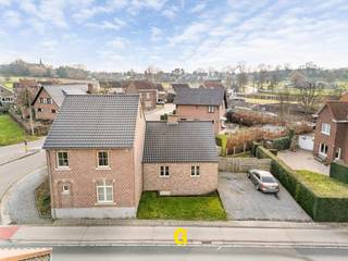 Deze instapklare vrijstaande woning met een netto bruikbare vloeroppervlakte van 327 m² (incl. kelder) is gelegen op een zuid gericht perceel van...