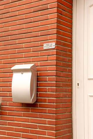 OPTIMAAL VERZORGDE GEZINSWONING MET 4 SLAAPKAMERS EN EPC-ENERGIENIVEAU B. Net buiten het handelscentrum en met een goeie ontsluiting naar Gent...