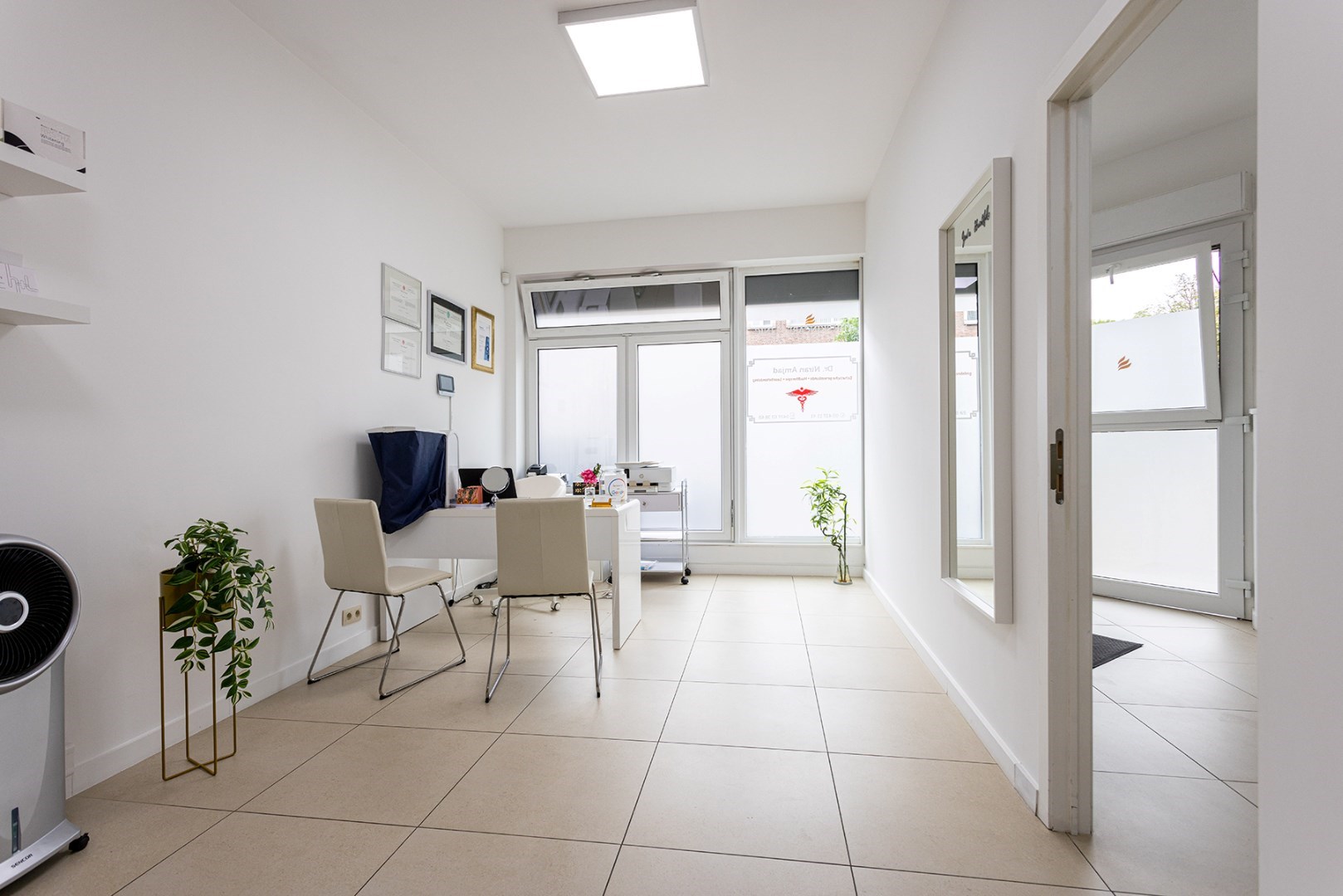 Handelsgelijkvloers of kantoorruimte met centrale ligging! - foto 1