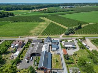 Op zoek naar een woning die ruimte, comfort én een uitstekende ligging combineert? Deze verrassend grote halfopen bebouwing biedt met 302...