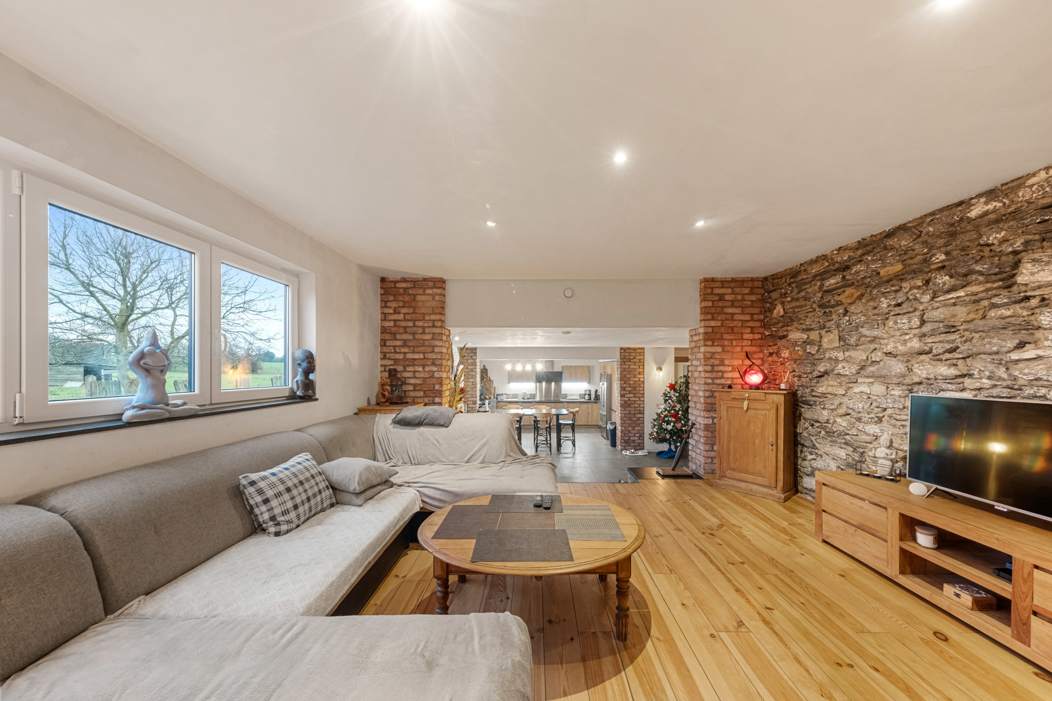 Ruime en energiezuinige woning met studio en tuin in Gaurain - foto 2