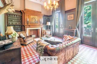 Château à vendre avec maison de cocher indépendante. Magnifique jardin avec espace bien-être. Profitez du calme et du luxe dans le charmant Durbuy.Le...