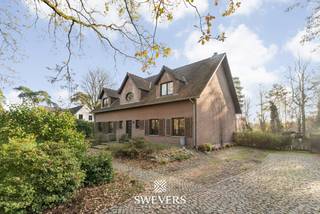 Interesse? Meer informatie op www.SWEVERS.be. - In het groene en rustige Bolderberg (Heusden-Zolder) staat op Zandstraat 147 een zeer ruime...