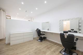 INDELING:Het pand maakt deel uit van een verzorgd kleinschalig gebouw van vier verdiepingen.De volledige renovatie in 2021 zorgt ervoor dat het pand...