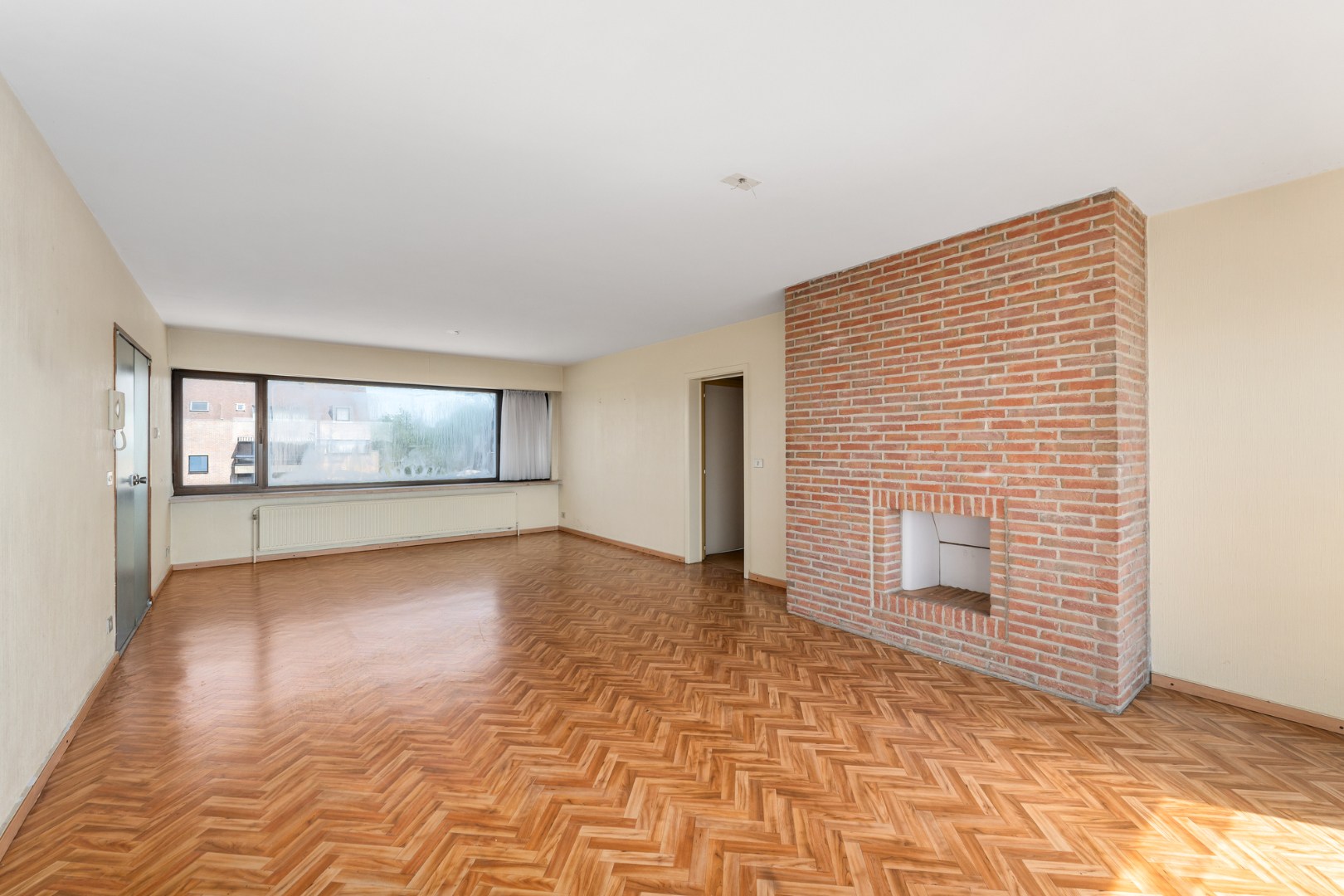 Te renoveren lichtrijk appartement met garage te Kristus-Koning (Brugge) - foto 4