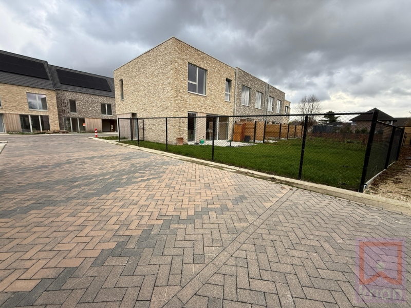 BEMEUBELDE woning met 3 slaapkamers, tuin en carport. - foto 4