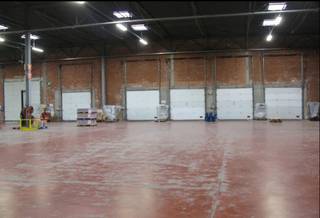 Magazijn van 2.500m² in de Industriezone te Mechelen-Zuid met sectionaal poort te huur nabij de E19.