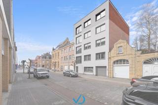 In de Grachtstraat, op een steenworp van het centrum van Ieper, bevindt zich dit moderne en lichtrijke appartement. Dankzij de gunstige ligging ben...