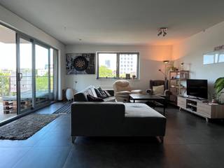 3 Slaapkamer appartement - terras - autostaanplaats Welkom in dit zeer comfortabel en goed ingedeelde hoek appartement met drie...