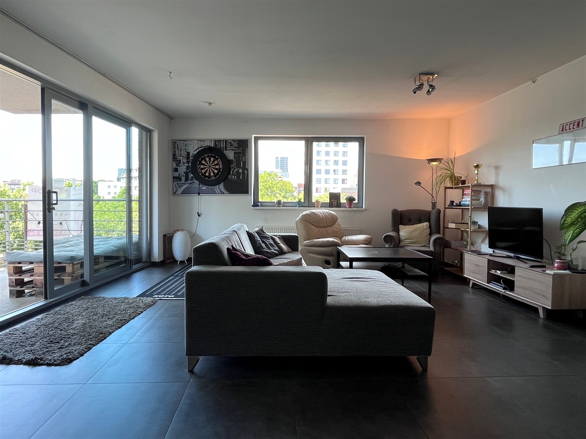 3 slaapkamerappartement met terras
en autostaanplaats - foto 1