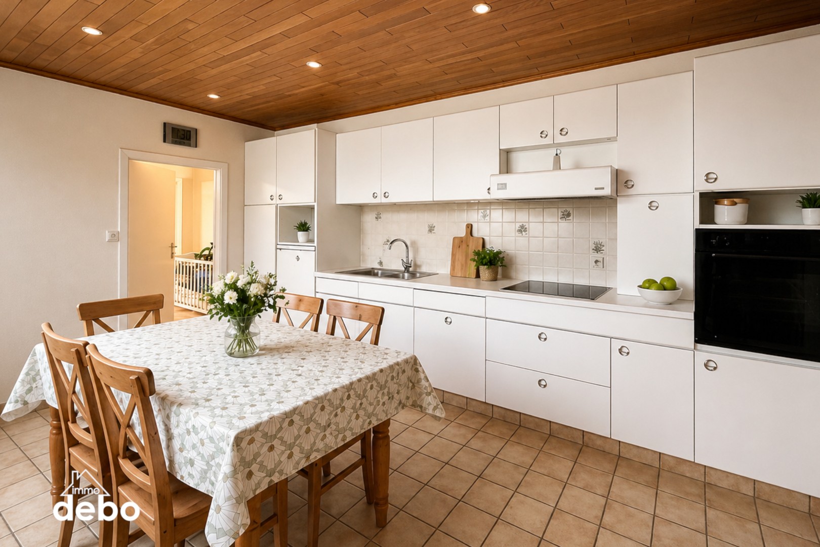 Zeer charmante woning met historische gevel, 4 slaapkamers, keuken, badkamer, zolder, tuin, garage met uitweg ideaal gelegen te Ieper - foto 5