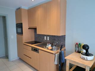 Appartement partiellement meublé avec orientation Sud dans le centre de Koksijde-Bad comprenant : hall d'entrée, un séjour très ensoleillé avec grande terrasse, cuisine équipée, débarras, WC séparé, salle de bain avec douche et simple lavabo, 2 chambres dont 1 aménagée en dressing. À seulement 50 mètres du front de mer ! Frais de syndic compris!