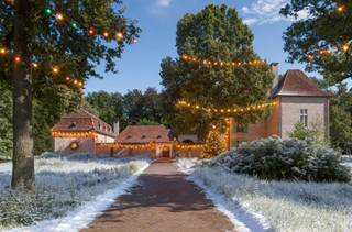 Deze unieke kasteelvilla bevindt zich op een privédomein van 2,7 hectare en heeft een scala aan indrukwekkende eigenschappen te bieden. De...