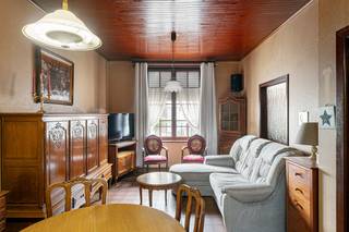 De woning is gelegen in een verkeersluwe zone langst het kanaal op wandelafstand van het station van Mechelen waardoor dit de perfecte uitvalsbasis vormt. <br /><br /><strong>Indeling van de woning:</strong><br />Gelijkvloers: Keuken, woonkamer, eetruimte, berging en de badkamer.<br />Eerste verdieping: 2 slaapkamers en de toegang naar de zolderruimte.<br />De zolder biedt alle mogelijkheden tot opslag of bijkomende slaapkamer.<br />Er is eveneens nog een kelder aanwezig.<br /><br />Deze woning valt onder de renovatieplicht, wat kansen biedt om ze naar eigen smaak en comfort te moderniseren.<br /><br />Ontdek deze woning nu al via de interactieve grondplannen met foto's.<br />Ga hiervoor naar www.wijns.be en klik op de knop “virtueel bezoek”.<br /><br />Info & afspraak: ☎ 0473/30 00 00 en/of ✉ Pieter@wijns.be<br />Wij maken graag tijd voor U.