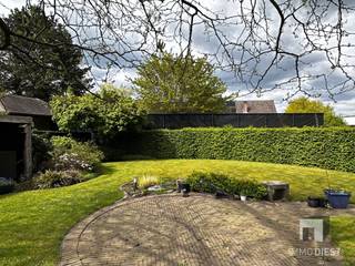 <p><span>Als je een hele leuke woning zoekt ben je in de Postbaan 82 aan het goede adres!</span></p><p><span>Deze woning heeft een mooie architectuur, praktische indeling en een zeer aangename en zonnige tuin.</span></p><p><span>De woning dateert van begin jaren 70 en werd steeds met de nodige zorg goed onderhouden door haar eerste eigenaar.</span></p><p><span>Ontdek samen met ons alle voordelen!</span></p><p><span> </span></p><p><span>Indeling als volgt:</span></p><p><span>GELIJKVLOERS:</span></p><p><span>- inkomhal met toilet en vestiaire</span></p><p><span>- sfeervolle woonkamer en salon in L-vorm, voorzien van parket en openhaard</span></p><p><span>- keuken voorzien van kasten en toestellen, ruimte om te lunchen, toegang naar buiten</span></p><p><span>- bureau of extra slaapkamer</span></p><p><span> </span></p><p><span>V+0,5:</span></p><p><span>- 3 slaapkamers met vinylvloer</span></p><p><span>- badkamer met ligbad en dubbel lavabomeubel</span></p><p><span> </span></p><p><span>V+1:</span></p><p><span>- ingerichte zolderkamer (ev. hobbykamer, speelruimte, gameroom, ev. extra woonkamer)</span></p><p><span>- zolderruimte</span></p><p><span> </span></p><p><span>KELDER:</span></p><p><span>- diverse bergruimtes en stockageruimtes in de kelder</span></p><p><span>- wasplaats, stookplaats, koele berging</span></p><p><span>- inpandige garage met aut. sectionaalpoort</span></p><p><span> </span></p><p><span>TUIN:</span></p><p><span>- mooi aangelegde tuin met terras, siervijvertje en diverse bloemen en planten </span></p><p><span>- verharding in klinkers</span></p><p><span>- praktische tuinberging (extra stockage)</span></p><p><span> </span></p><p><span>EPC = F. De renovatieplicht is van toepassing. </span></p><p><span> </span></p><p><span>BEZICHTIGEN:</span></p><p><span>Kom deze woning samen met ons ontdekken. Bel Immo Diest: 013 31 25 22. Wij plannen voor u graag asap een bezoek in!</span></p><p><span> </span></p><p><span>Virtuele tour reeds nu te bekijken op www.immodiest.be</span></p>