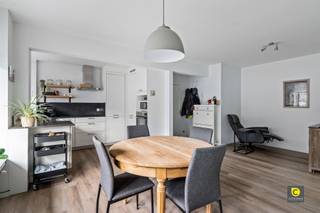 Turnkey ground floor apartment with terrace and contemporary comfortIn a central and easily accessible location, this fully renovated ground floor...