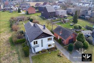 Multifunctioneel eigendom met 2 wooneenheden op een riant perceel van 21 aren 83 centiaren op een goed bereikbare, rustige locatie in...