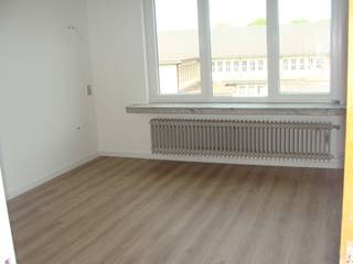 Gerenoveerd appartement (140m² en 3 slpkr) in centrum Lier .  DERDE VERDIEP: Inkomhal, aparte WC, berging, zeer ruime living, ingerichte...
