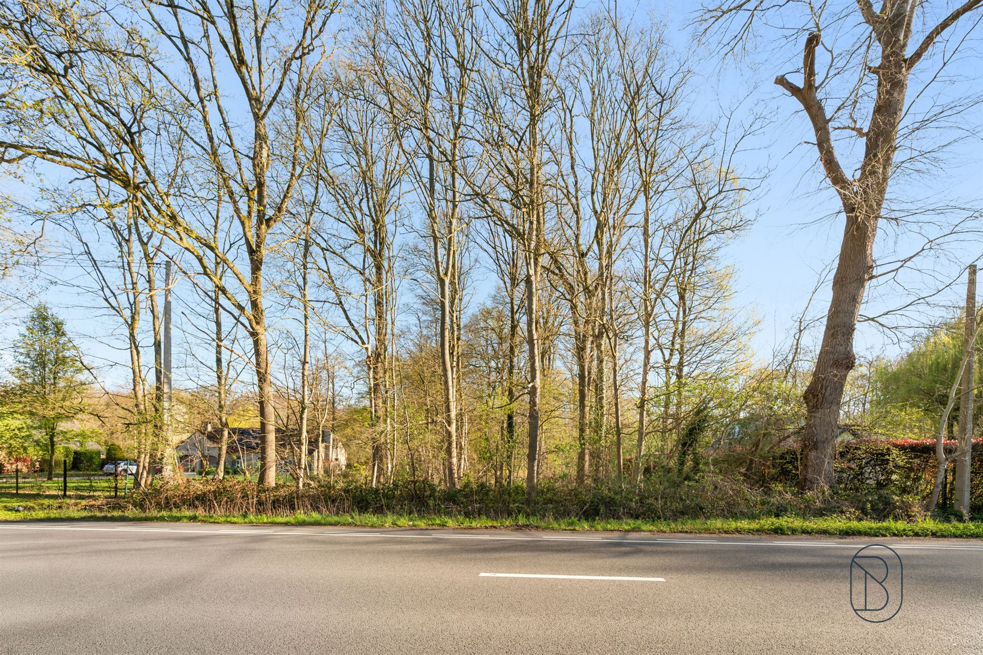 Mooie bouwgrond voor villa, veel potentieel! Goedgelegen, doch genietend van rust en groen!