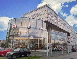 Office building of 5.197 sqm for sale in Auderghem, easily accessible by public transport (metro, tram and bus). Only 10 minutes from the cemetery of Ixelles (lively neighbourhood). Next to the E411.<br />The groundfloor is rented to Beobank. <br /><br />Underground parking: 42 places (Ratio: 1/124 sqm). <br />Archives on -1: 207 sqm.