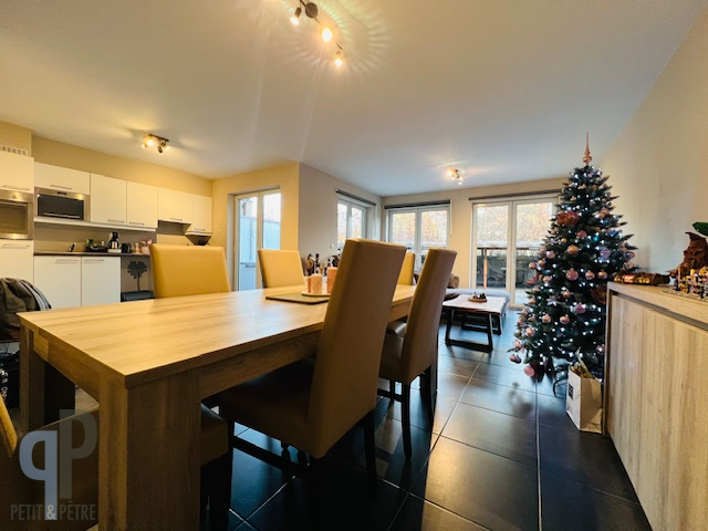 Ruim 2-slaapkamerappartement met terras en kelder - foto 4