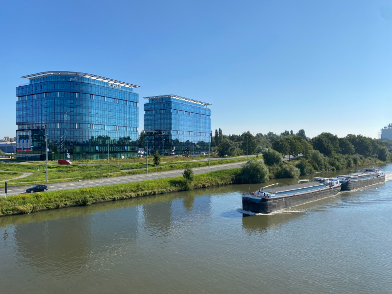 Moderne kantoren in de Blue Towers aan Ghelamco arena - photo 1