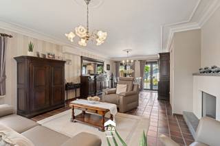 br>Deze charmante gelijkvloerse bungalow bevindt zich in Kleine-Brogel, een deelgemeente van Peer, en ligt in een rustige en...