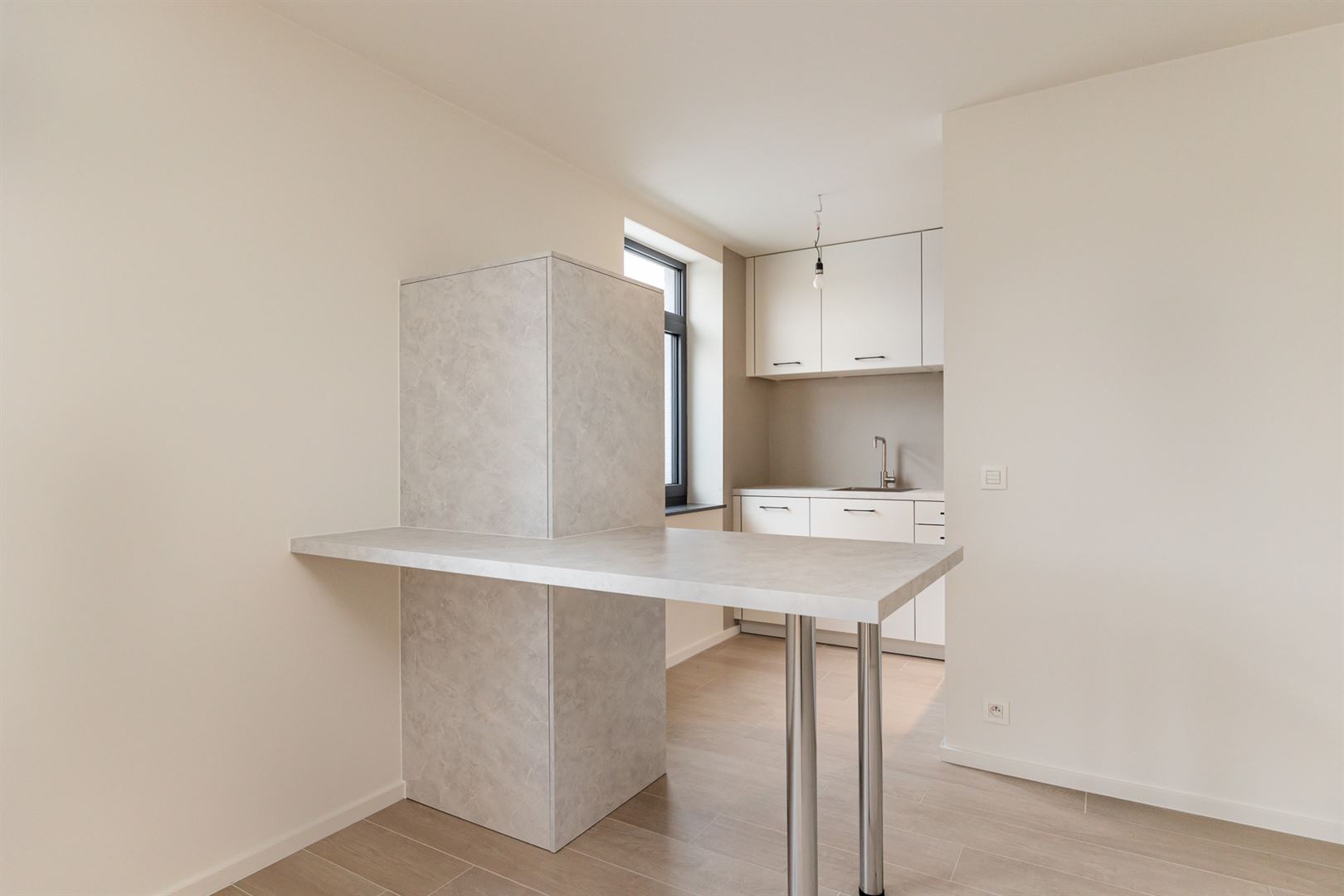 Gerenoveerd en instapklaar appartement met 2 slaapkamers - foto 4