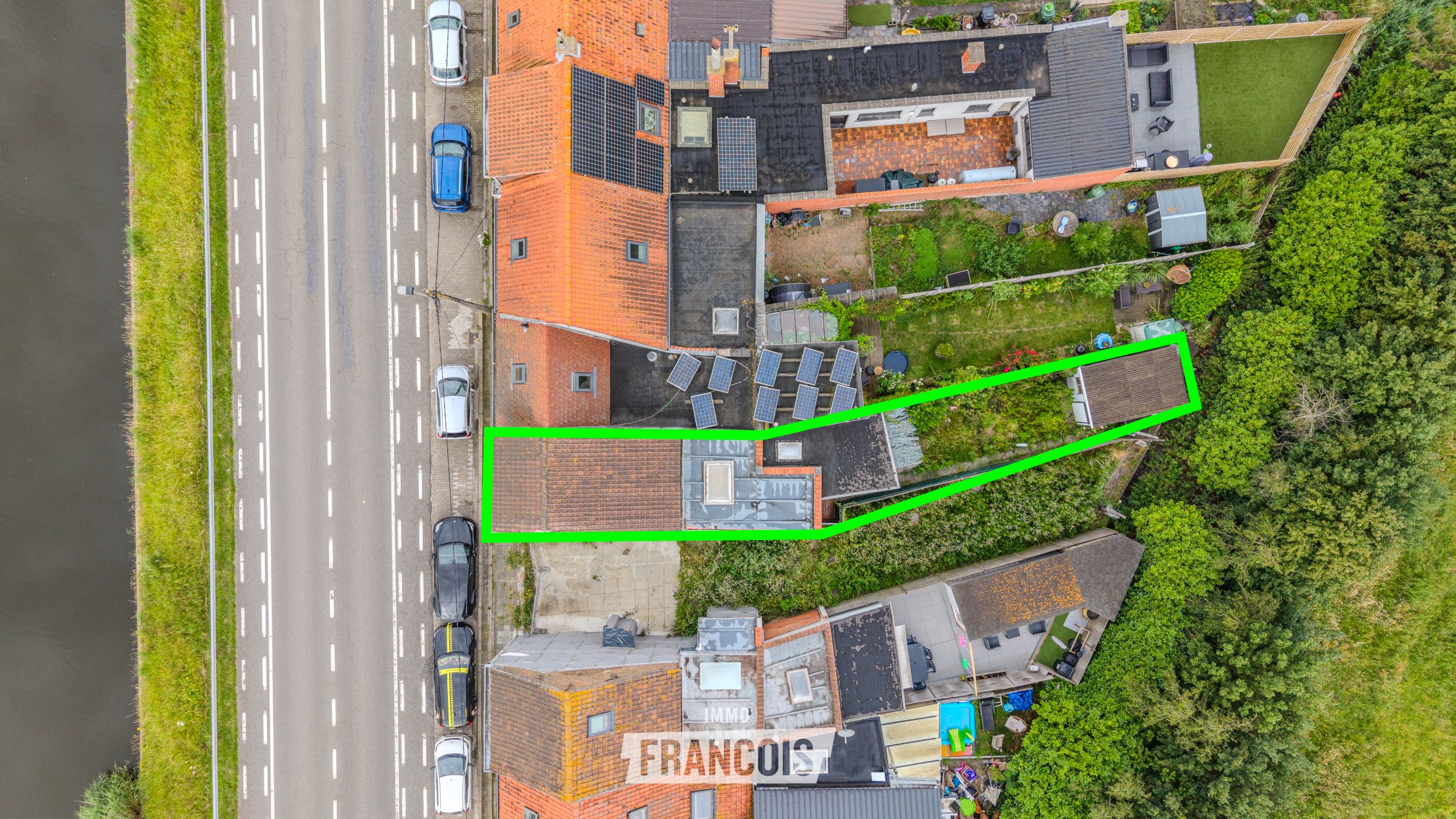 Te renoveren woning met 2 slaapkamers, tuin en open zicht op het water in Veurne - foto 3