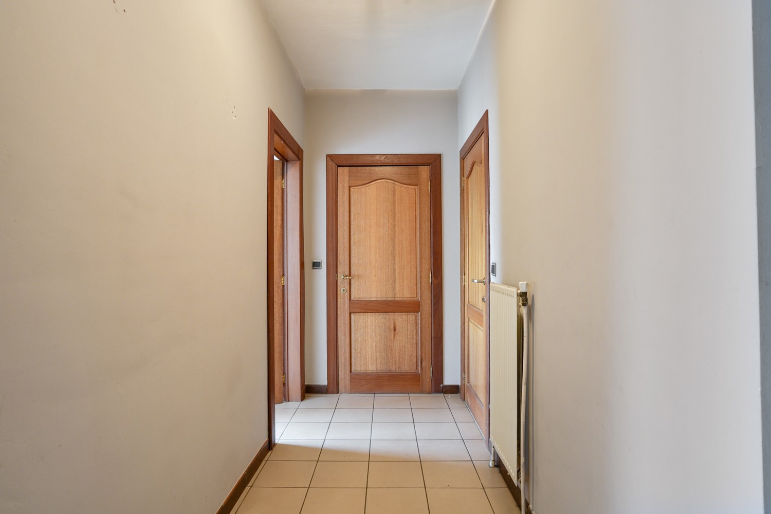 Gelijkvloers appartement met 2 slaapkamers, een ruim terras, 2 autostaanplaatsen, een kelder en een tuin grenzend aan de Vijvers van Bellefroid te Leuven! - foto 2