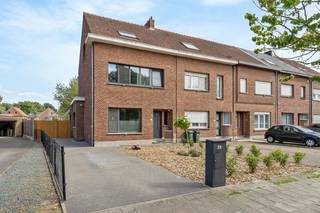 Op een uitstekende locatie te Rumst bevindt zich deze woning met 5 slaapkamers en een zeer ruime tuin met bijgebouwen en tal van mogelijkheden...