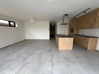 OUWEGEM- Vous êtes à la recherche d'un appartement de 3 chambres à coucher avec une terrasse spacieuse et un jardin dans le centre de Ouwegem ?Ce...