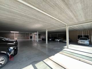 Gloednieuwe handels- of kantoorruimte met een oppervlakte van 768 m² te huur. Fantastisch gelegen langs de commerciële Antwerpsesteenweg op amper...