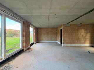 Prachtige nieuwbouwwoning in de Jan Breidelstraat, in het hart van Oostkamp!E-peil: max. E20 – Mobiscore: 8/10Deze landelijke woning (links) maakt...