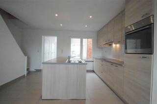 TOTAAL GERENOVEERDE GEZINSWONING TE BAASRODE (DENDERMONDE)Deze prachtig totaal gerenoveerde en deels nieuwbouw gezinswoning is gelegen op enkele...