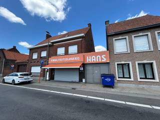 Zonnebeke: Instapklare handelswoonst te koopPrachtige handelswoonst te koop wegens pensioen op een uitstekende locatie!  Deze instapklare woning...