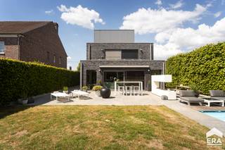 Ben je op zoek naar een energiezuinige en moderne villa met 3 slaapkamers in Ninove? Gevonden!Deze stijlvolle villa uit 2009 is gelegen op een...