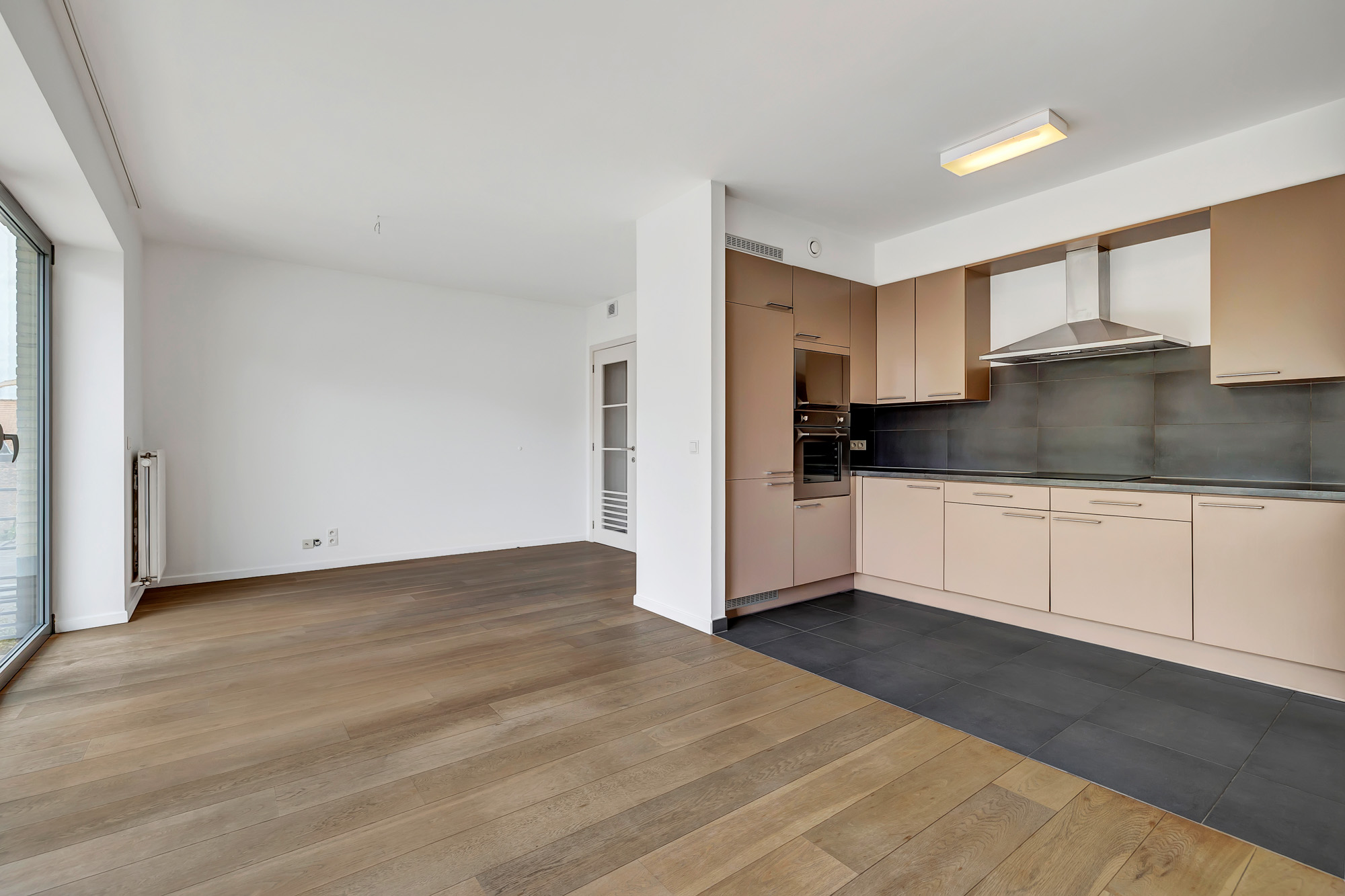 Appartement met 2 slaapkamers, terras en autostaanplaats - foto 5