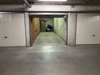 Deze dubbele garagebox bevindt zich op de verdieping -1 van de residentie Ysera III te Nieuwpoort-Bad.De box is geschikt voor 2 wagens en is voorzien...