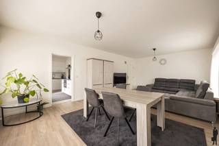 Instapklaar hoekappartement met terras en open uitzichtDit gerenoveerd hoekappartement combineert comfort, lichtinval en een uitstekende ligging...