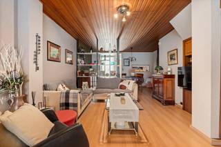 <p>Te koop: gesloten bebouwing in het centrum van Sint-Niklaas, met een leuke stadstuin en terras.</p>

<p>Deze woning aan de Lodewijk de Meesterstraat biedt veel mogelijkheden voor wie wil wonen in een levendige stad, op wandelafstand van winkels, openbaar vervoer en het treinstation. De gezellige stadstuin van 41 m² en het terras vormen een fijne plek om te ontspannen.<br /><br />Dankzij de centrale ligging geniet je van alle voorzieningen binnen handbereik, terwijl de indeling ruimte biedt voor persoonlijke invulling.</p>

<p>Belangrijkste ruimtes:<br />• Ruime woonkamer (30 m²) met ingemaakte kasten<br />• Keuken (11 m²) met oven, elektrische kookplaat en ingemaakte kasten<br />• Twee slaapkamers (16 m² en 18 m²)<br />• Badkamer (5 m²) met ligbad, toilet, wastafel in meubel en ingemaakte kasten<br />• Berging (8 m²)<br />• Zolder (25 m²) bereikbaar via vaste trap<br />• Stadstuin (41 m²) en terras</p>

<p>Troeven:<br />• Centraal gelegen in Sint-Niklaas<br />• Veel mogelijkheden voor renovatie of inrichting<br />• Leuke stadstuin en terras</p>

<p>Neem vandaag nog contact op met je ERA-makelaar voor een bezoek.</p>

<p>JOUW DROOMHUIS. ZO GEVONDEN!</p>