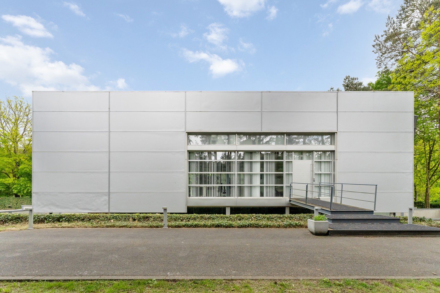 Kantoorruimtes met ruime parking op een perceel van 2534 m² te Tremelo - foto 2